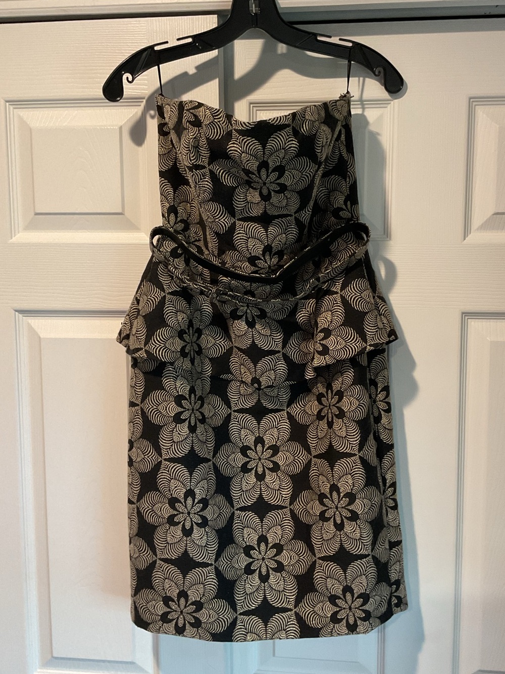 NWT Eva Franco Elba Dress Strapless Black Peplum Floral Sheath Dress Gold Crush